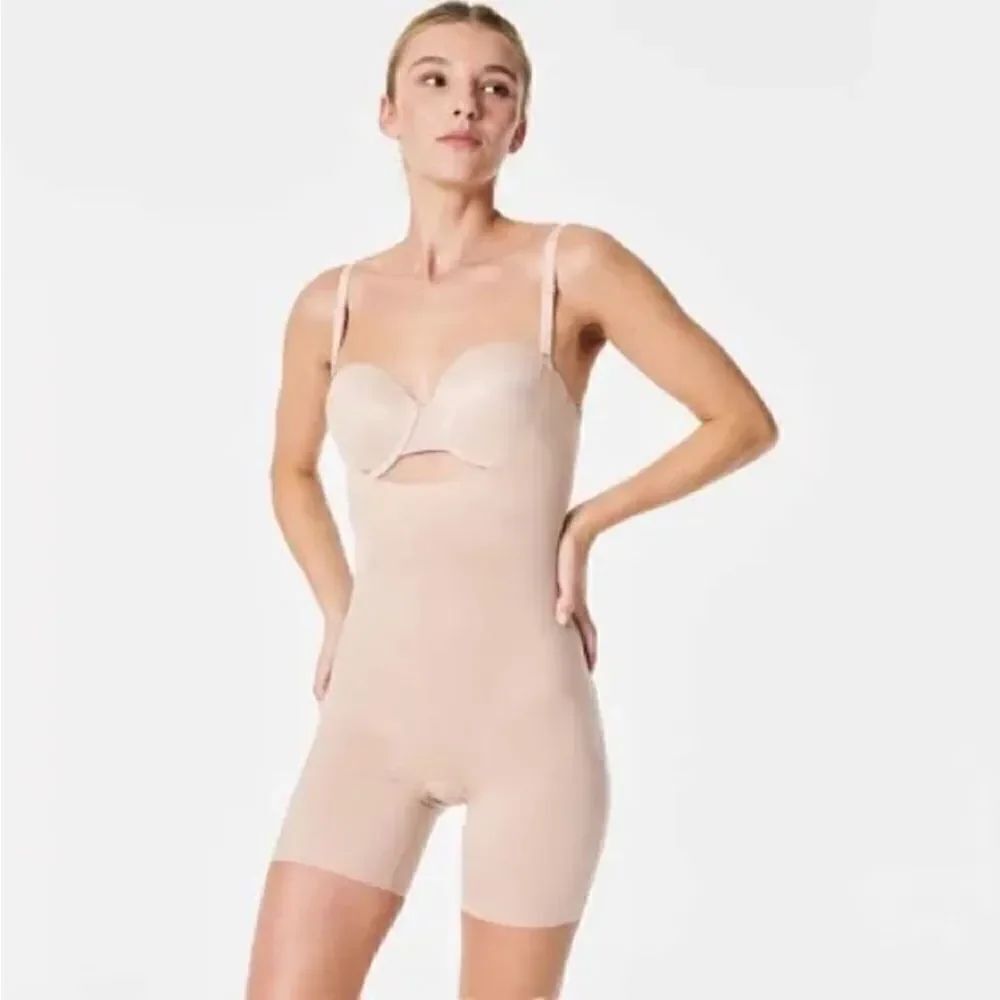 SPANX • Open-Bust Mid Thigh Bodysuit NWT $88